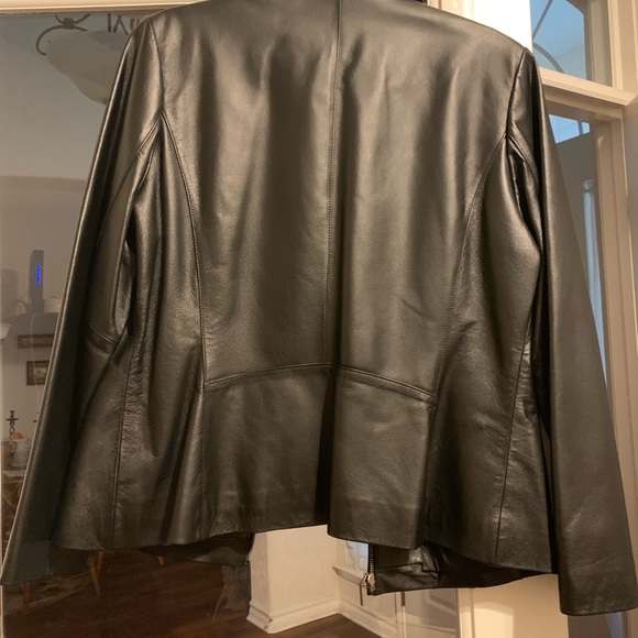 Leather zipper jacket. - Picture 3 of 4